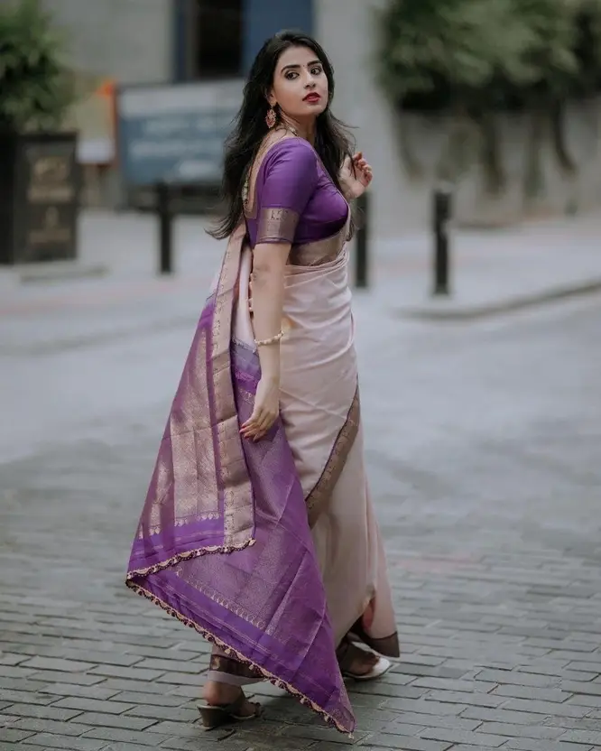 Woven Kanjivaram Pure Silk, Art Silk Saree